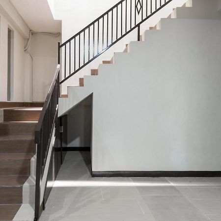 Reddoorz Near Grand City Mall 2 سورابايا المظهر الخارجي الصورة