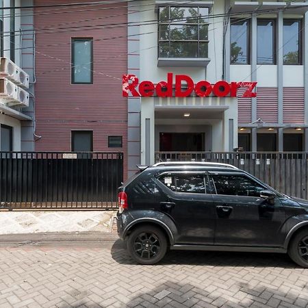 Reddoorz Near Grand City Mall 2 سورابايا المظهر الخارجي الصورة