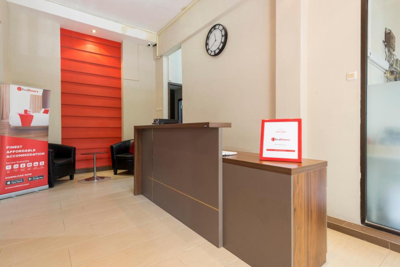 Reddoorz Near Grand City Mall 2 سورابايا المظهر الخارجي الصورة