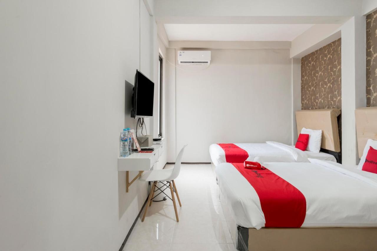 Reddoorz Near Grand City Mall 2 سورابايا المظهر الخارجي الصورة