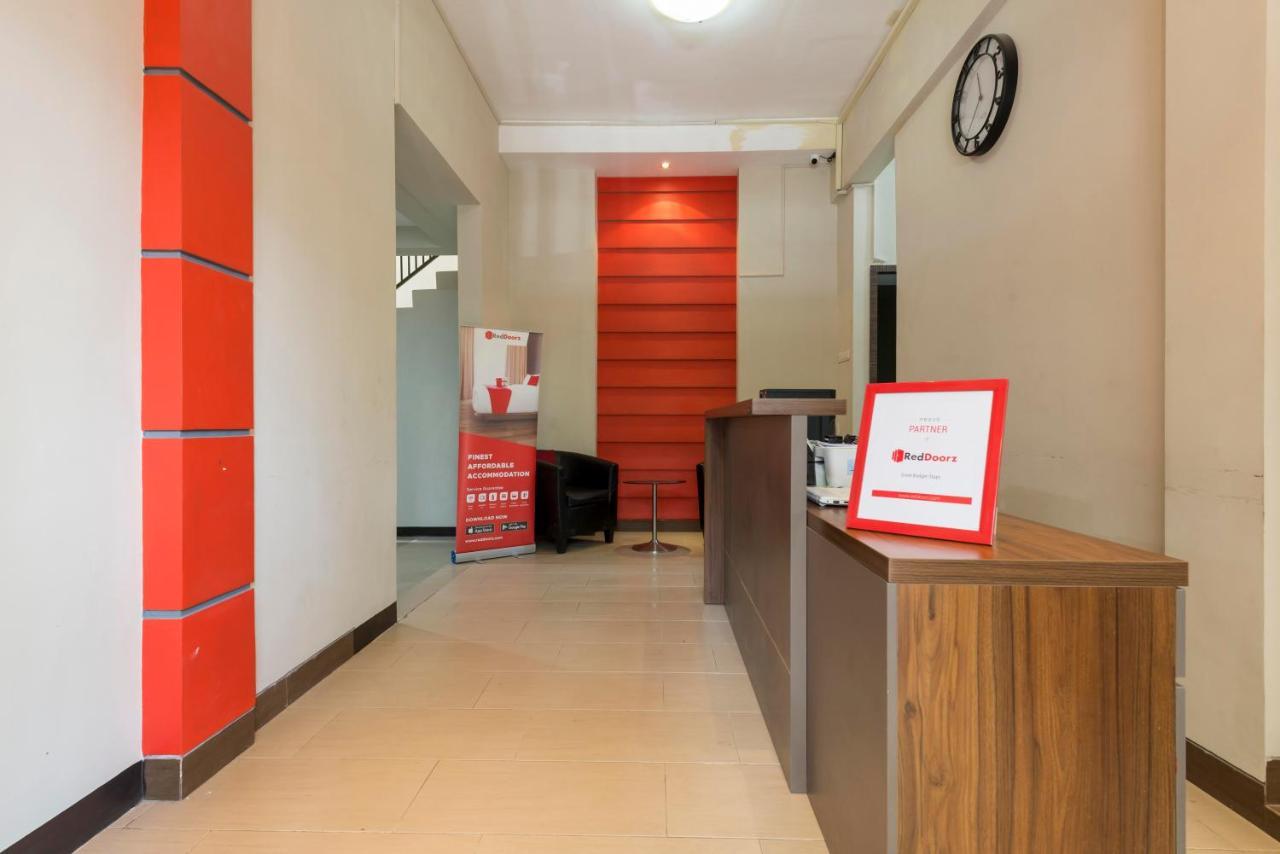 Reddoorz Near Grand City Mall 2 سورابايا المظهر الخارجي الصورة