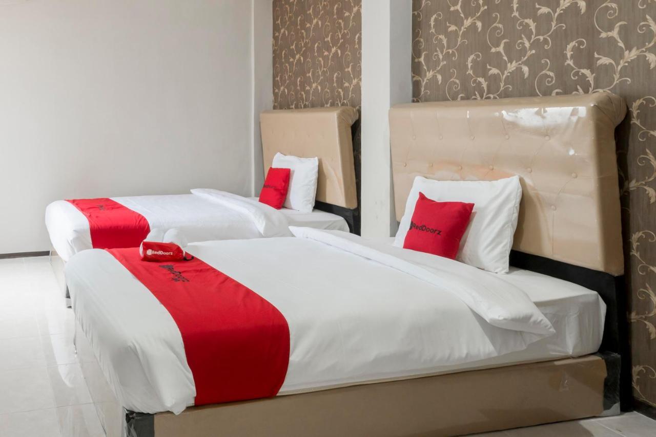 Reddoorz Near Grand City Mall 2 سورابايا المظهر الخارجي الصورة