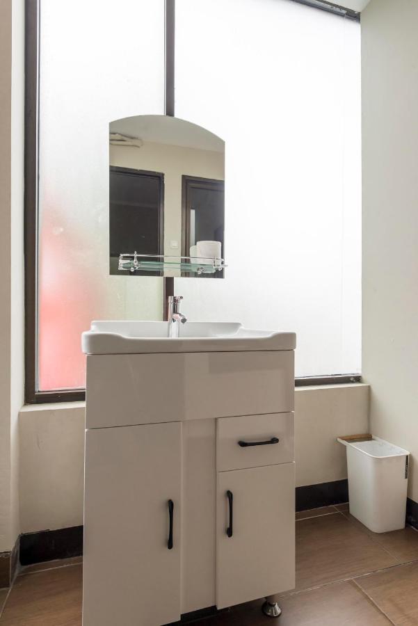 Reddoorz Near Grand City Mall 2 سورابايا المظهر الخارجي الصورة