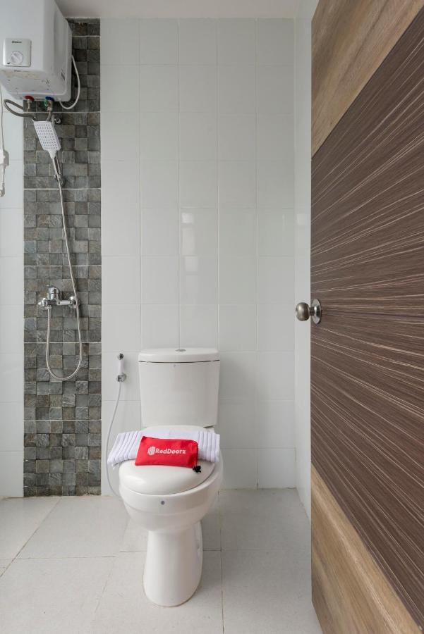 Reddoorz Near Grand City Mall 2 سورابايا المظهر الخارجي الصورة